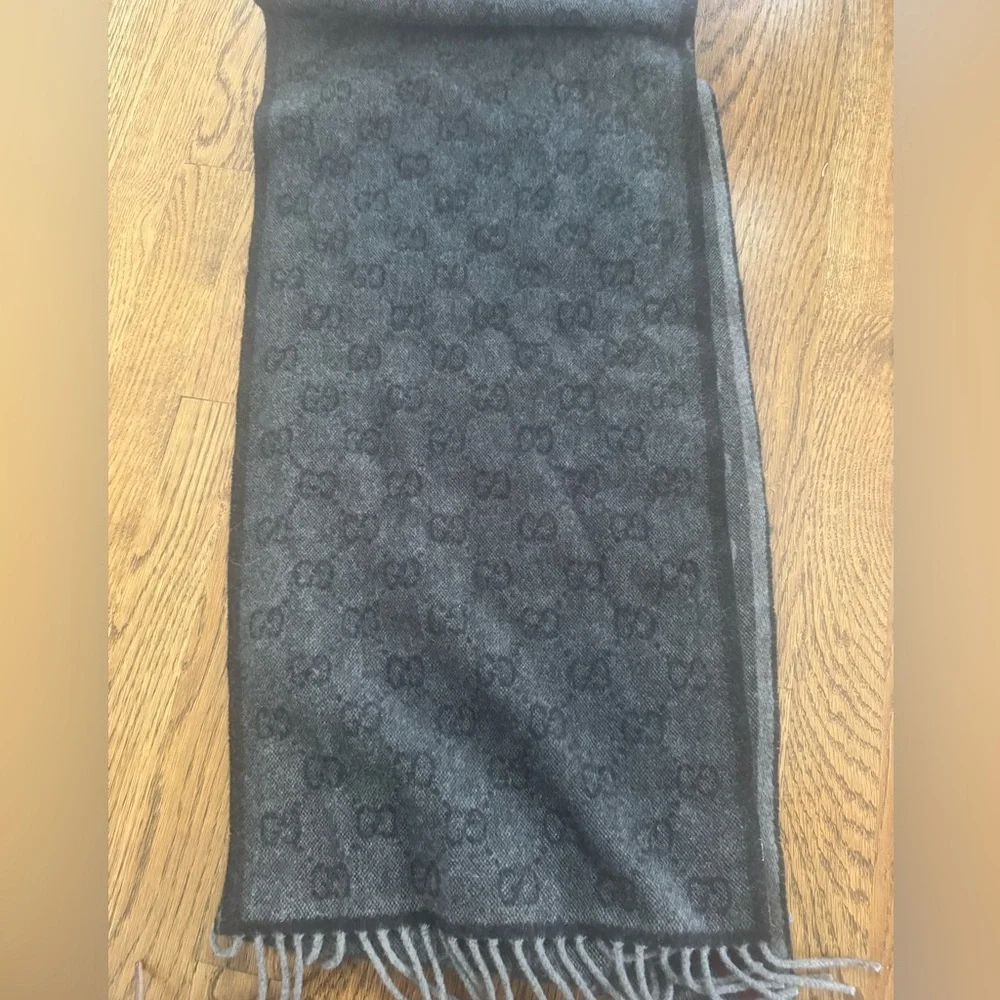 Gucci Dark Gray black nikky Lana Scarf Red and Green stripe Wrap winter luxury - Picture 2 of 7